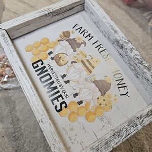 7x8 Gnome Bee Decor